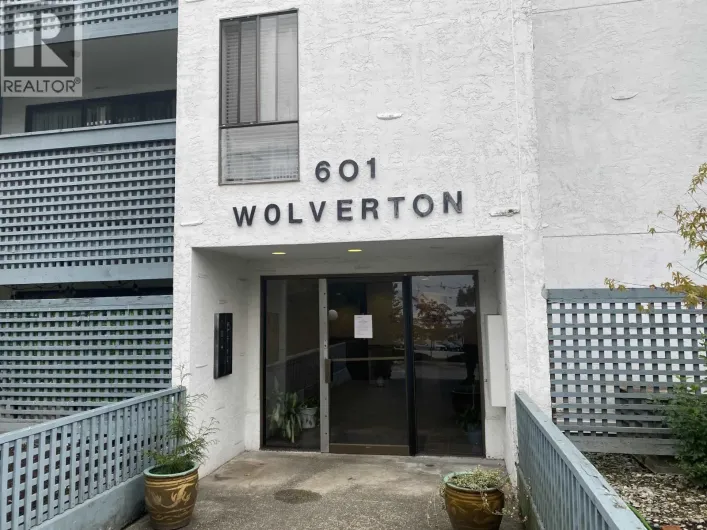 401 601 NORTH ROAD, Coquitlam