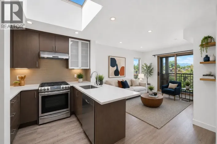 401 688 E 16TH AVENUE, Vancouver