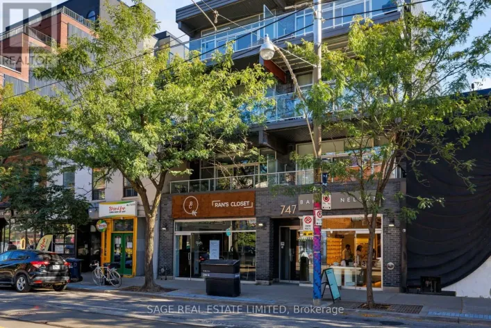 Apartment for sale: 401 - 747 QUEEN STREET E, Toronto