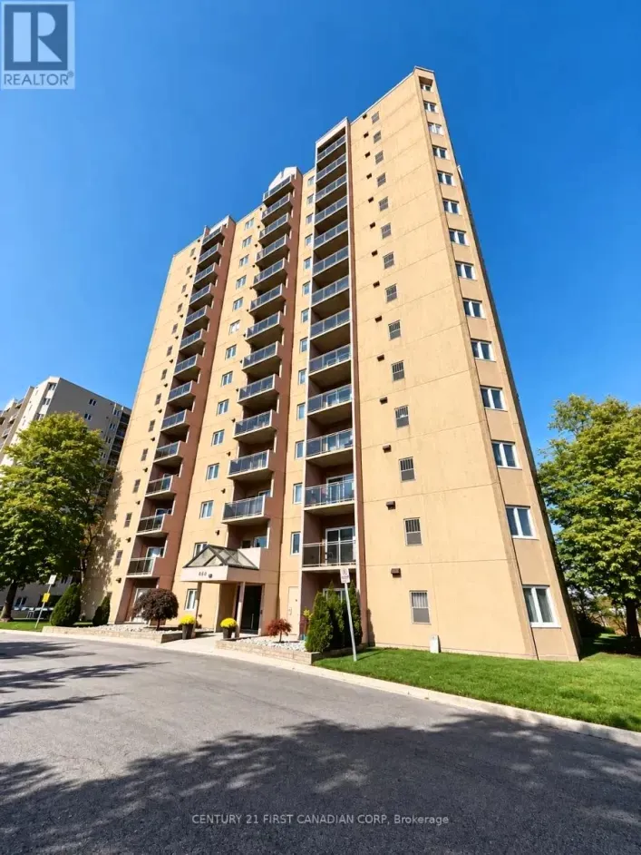 401 - 860 COMMISSIONERS ROAD E, London South