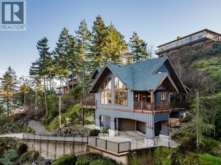 401 SKYLINE DRIVE, Gibsons