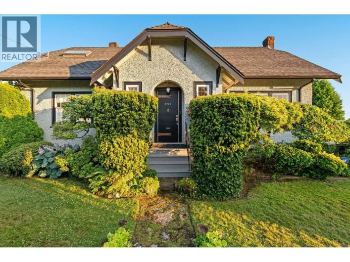 401 SOMERSET STREET, North Vancouver