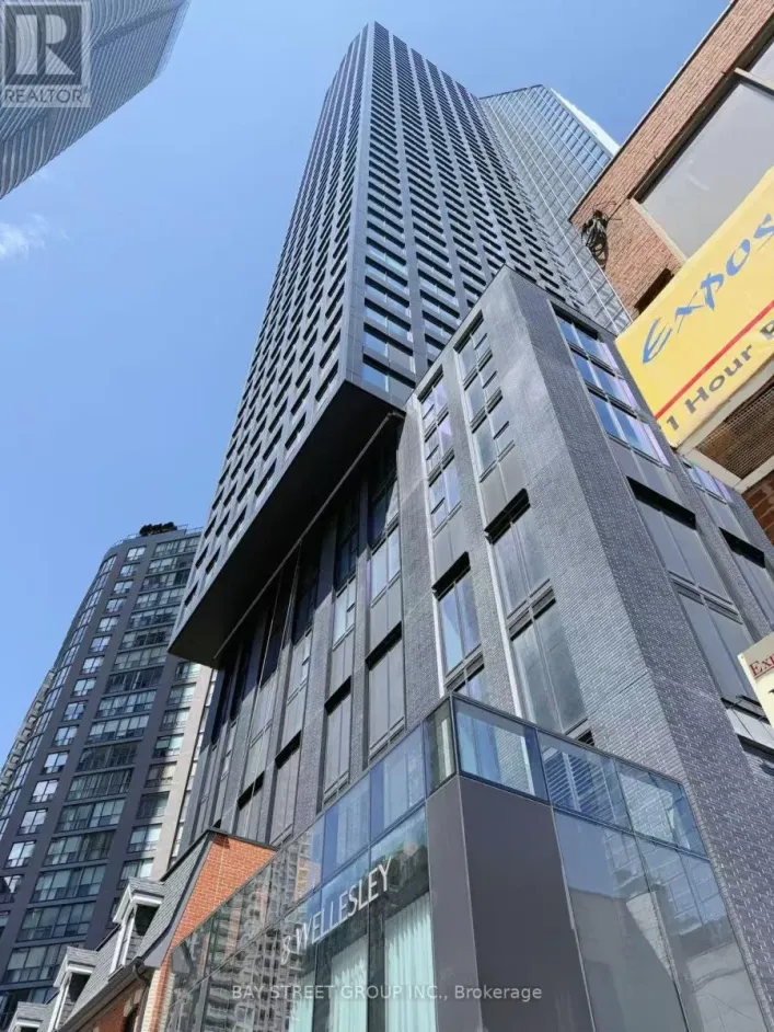 4012 - 8 WELLESLEY STREET W, Toronto