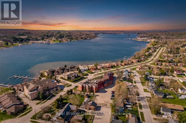 402 - 11 BECK BOULEVARD, Penetanguishene