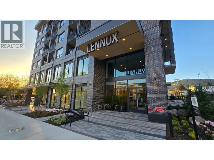 402 110 E 17TH STREET, North Vancouver