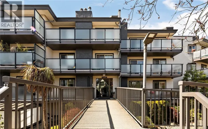 402 1241 Fairfield Rd, Victoria