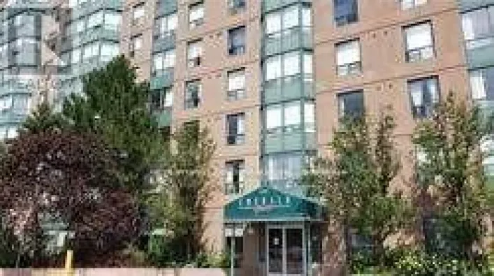 402 - 135 HILLCREST AVENUE, Mississauga