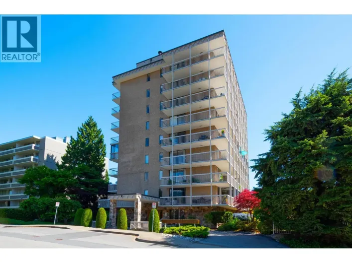 402 1390 DUCHESS AVENUE, West Vancouver