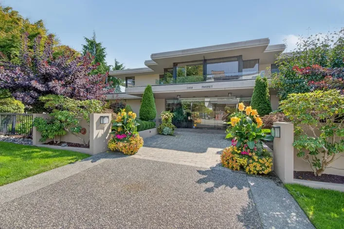 402 15050 PROSPECT AVENUE, White Rock