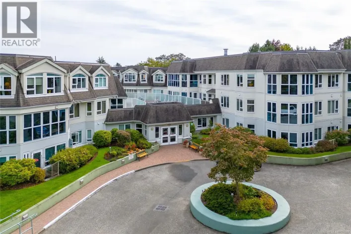 402 1521 Church Ave, Saanich