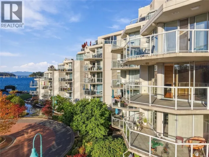 Apartment for sale: 402 158 Promenade Dr, Nanaimo