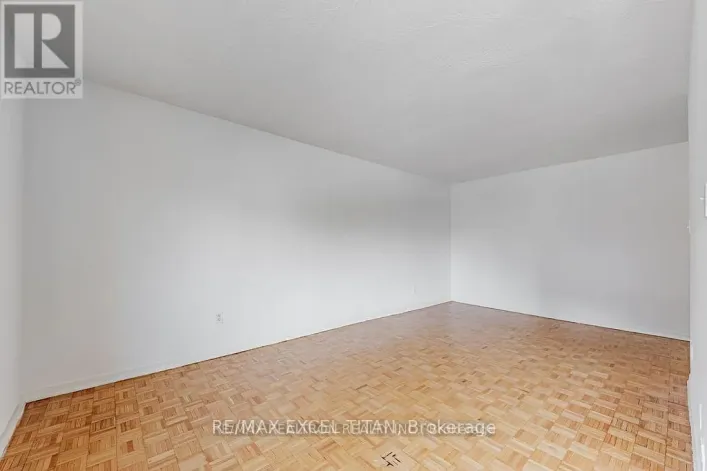 402 - 165 COLBORNE AVENUE, Richmond Hill