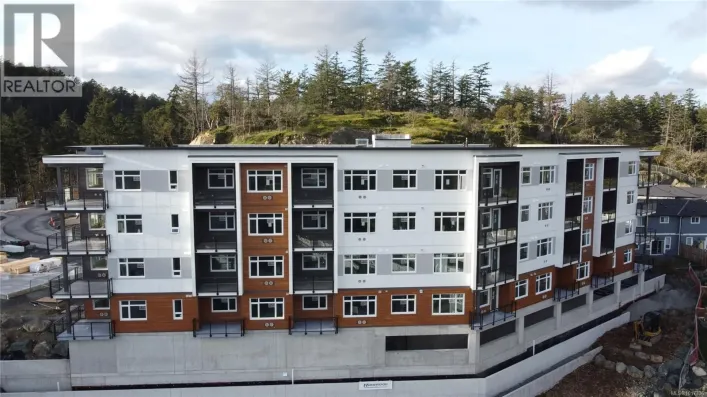 402 2000 West Park Lane, View Royal