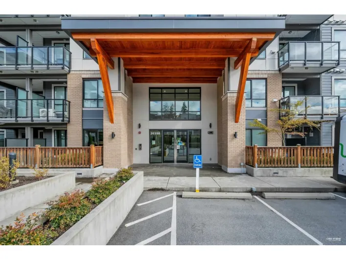 402 20356 72B AVENUE, Langley