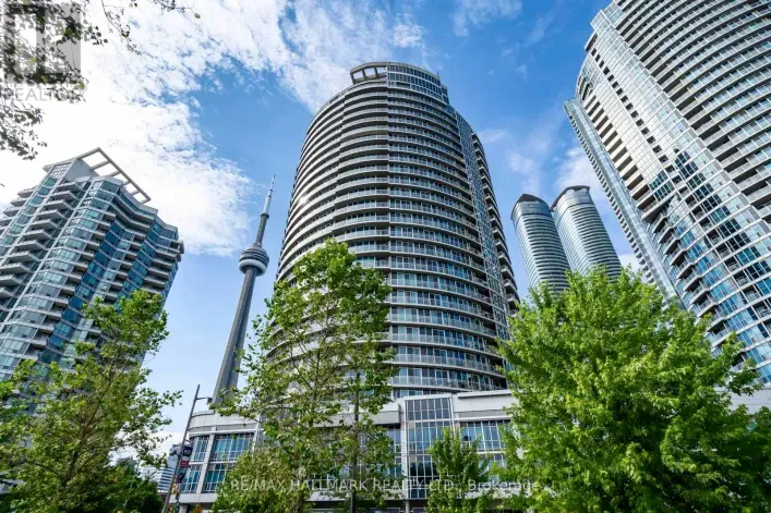 Apartment for rent: 402 - 218 QUEENS QUAY W, Toronto