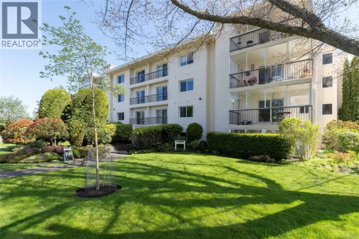 402 2323 Hamiota St, Oak Bay