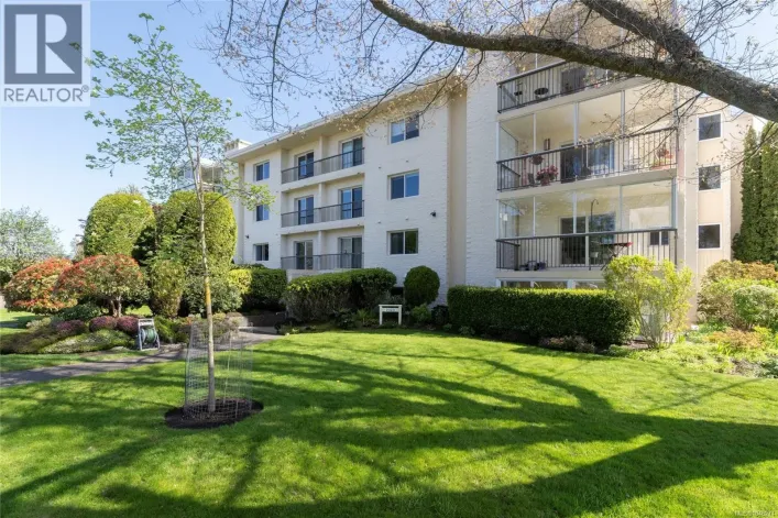 402 2323 Hamiota St, Oak Bay