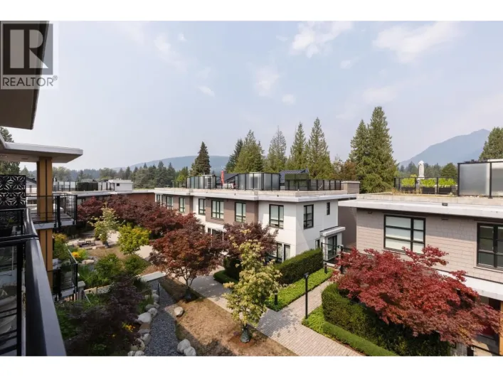 402 3220 CONNAUGHT CRESCENT, North Vancouver