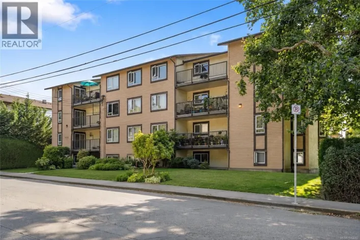 402 3258 Alder St, Saanich