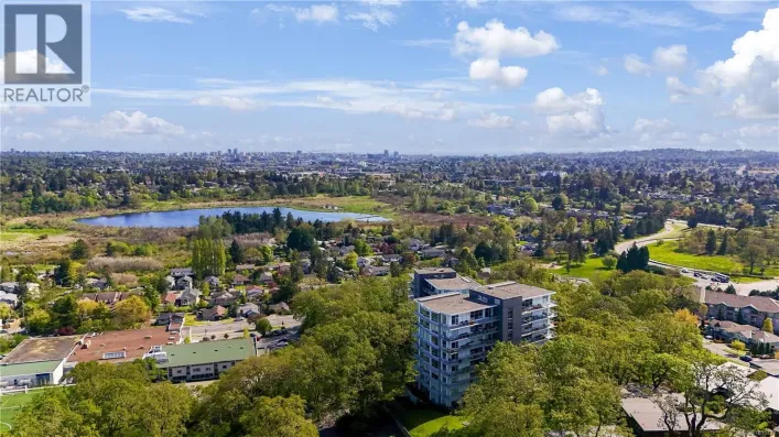 402 4011 Rainbow Hill Lane, Saanich