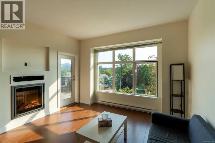 402 4030 Borden St, Saanich