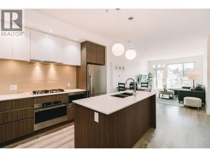 402 516 FOSTER AVENUE, Coquitlam