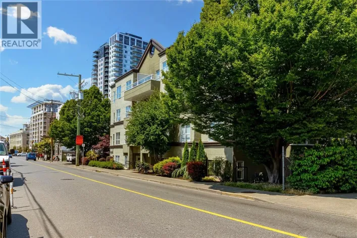 402 832 Fisgard St, Victoria