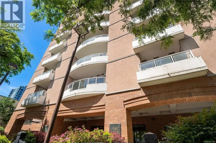 402 930 YATES St, Victoria