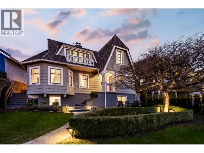 House for sale: 402 BRAND STREET, North Vancouver
