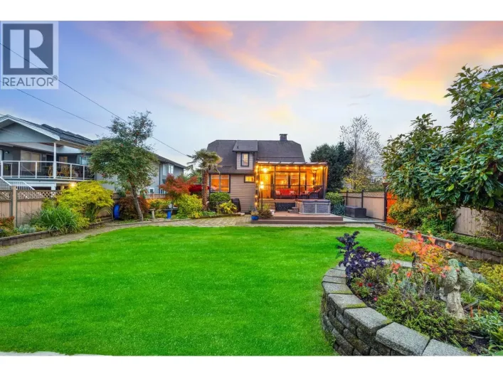 402 E 13TH STREET, North Vancouver