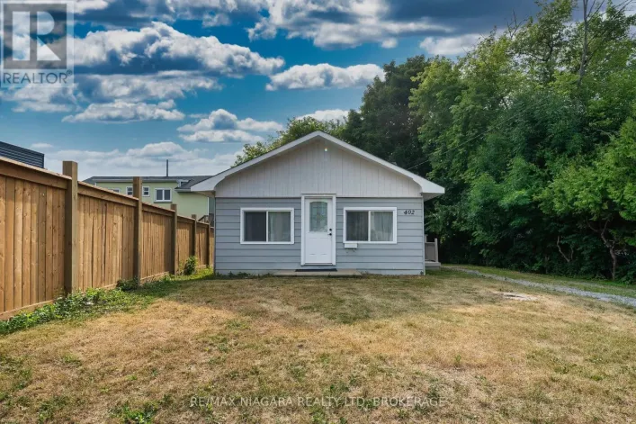 402 THE QUEENSWAY SOUTH, Georgina