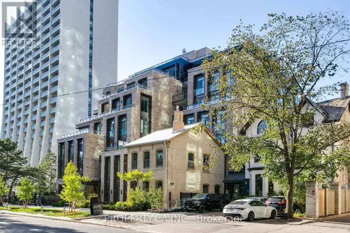 403 - 10 PRINCE ARTHUR AVENUE, Toronto