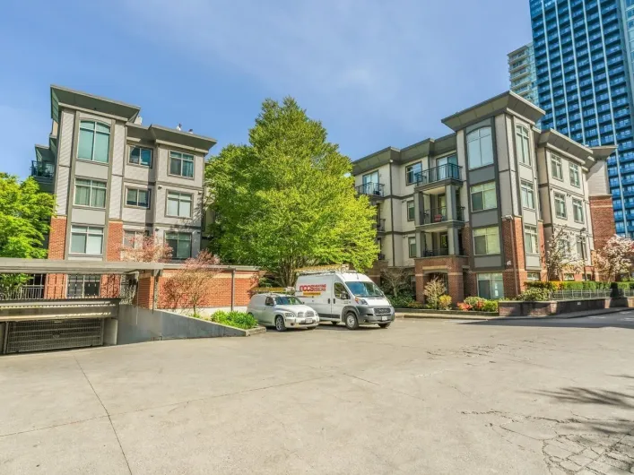 Apartment for sale: 403 10499 UNIVERSITY DRIVE, Surrey