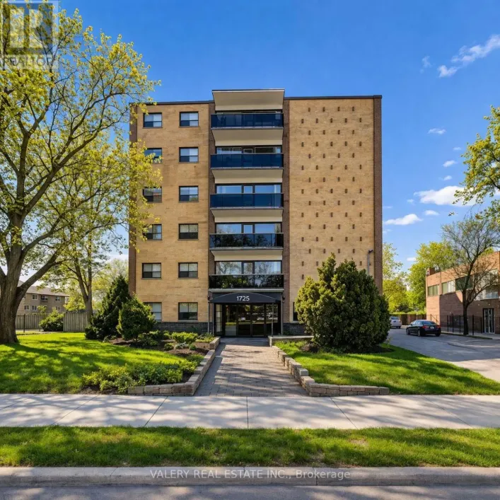 403 - 1725 LAWRENCE AVENUE E, Toronto