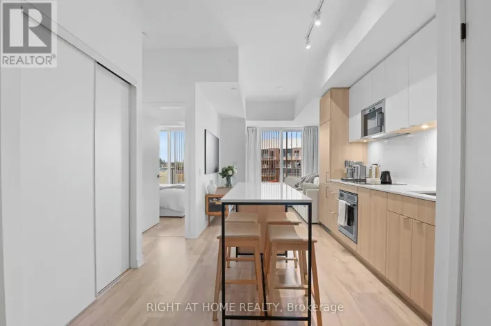 403 - 220 MISSINNIHE WAY, Mississauga