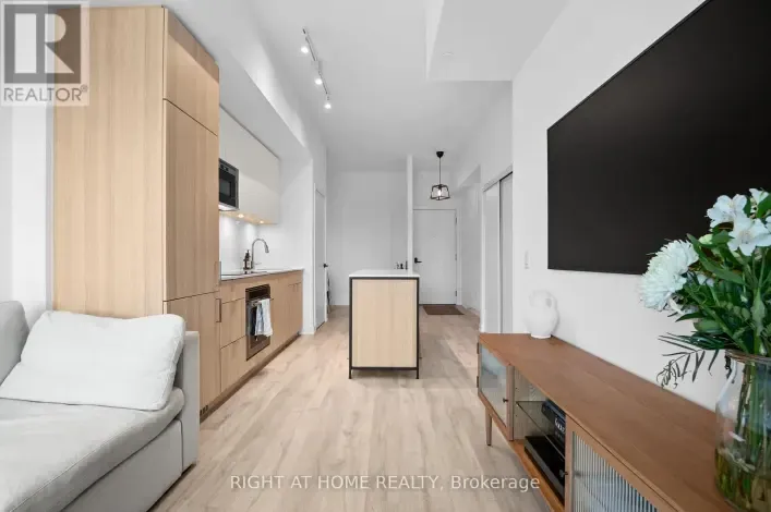 403 - 220 MISSINNIHE WAY, Mississauga