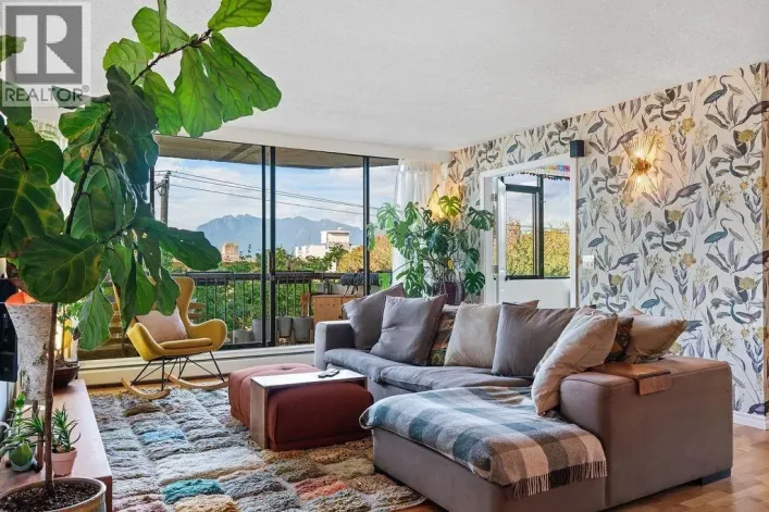 403 2445 W 3RD AVENUE, Vancouver