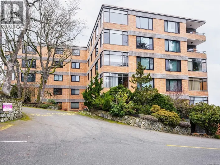 403 2920 Cook St, Victoria