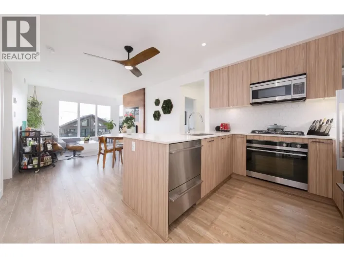 404 1061 MARINE DRIVE, North Vancouver