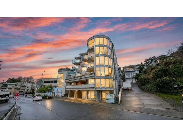 404 14955 VICTORIA AVENUE, White Rock