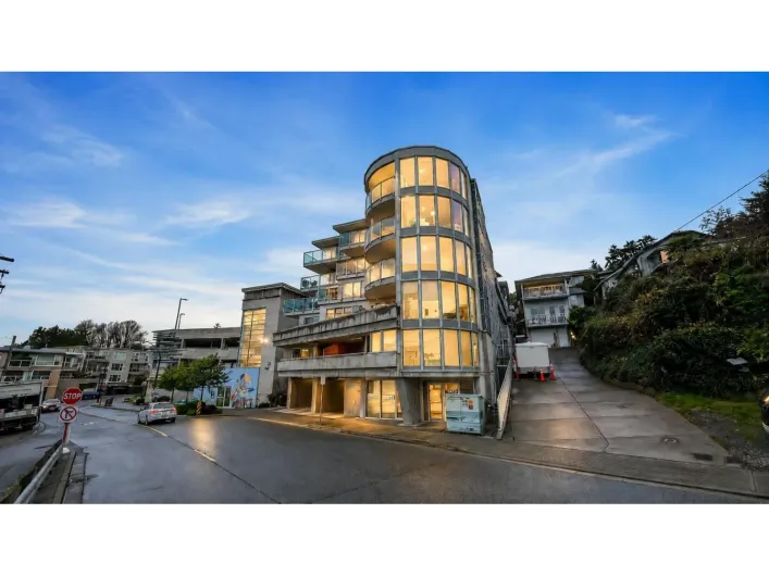 404 14955 VICTORIA AVENUE, White Rock