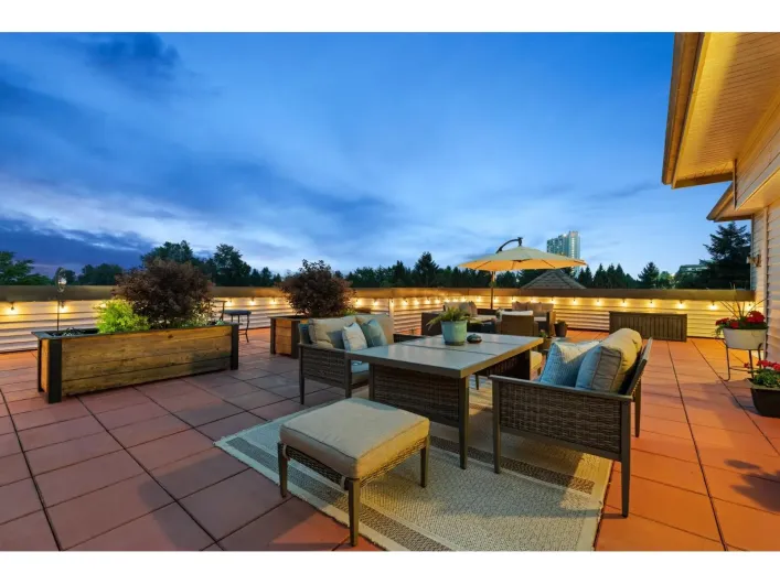 404 15220 GUILDFORD DRIVE, Surrey
