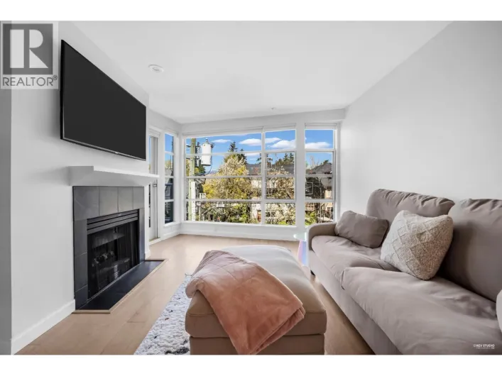 404 2575 W 4TH AVENUE, Vancouver