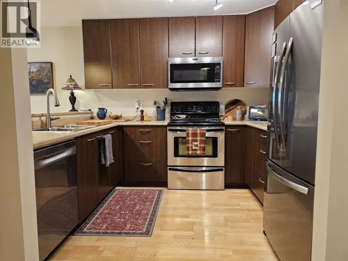 404 5631 INLET AVENUE, Sechelt