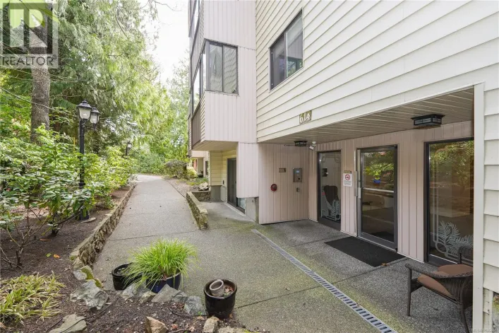 404 614 Fernhill Pl, Esquimalt
