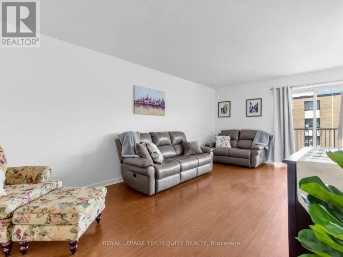 404 - 8 KINGSBRIDGE COURT, Toronto