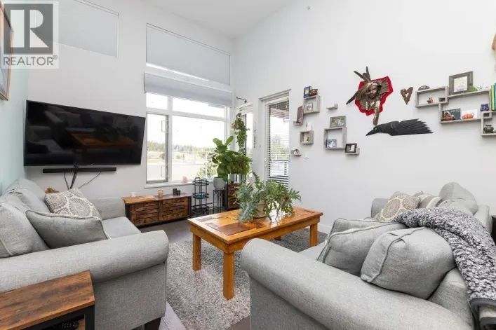 404 875 GIBSONS WAY, Gibsons