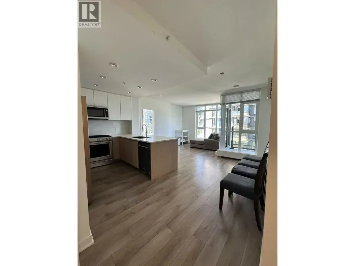 404 8940 UNIVERSITY CRESCENT, Burnaby