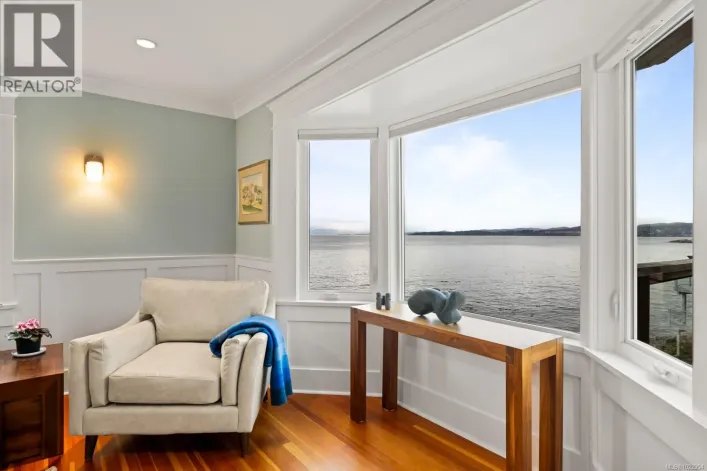 404 Constance Ave, Esquimalt