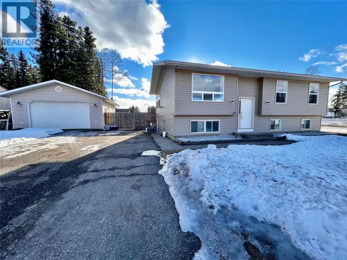 404 Willow Drive, Tumbler Ridge